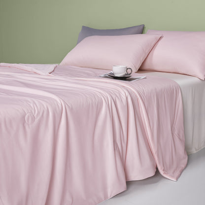 Cool-touch lightweight quilt