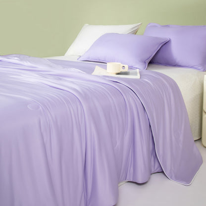 Cool-touch lightweight quilt