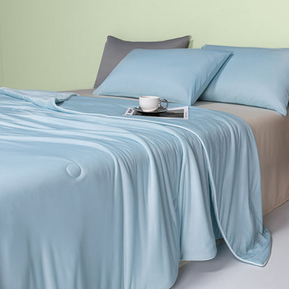 Cool-touch lightweight quilt