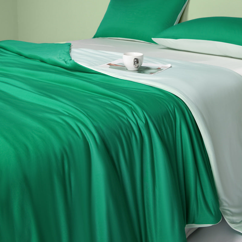 Cool-touch lightweight quilt