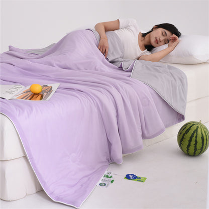 Cool-touch lightweight quilt