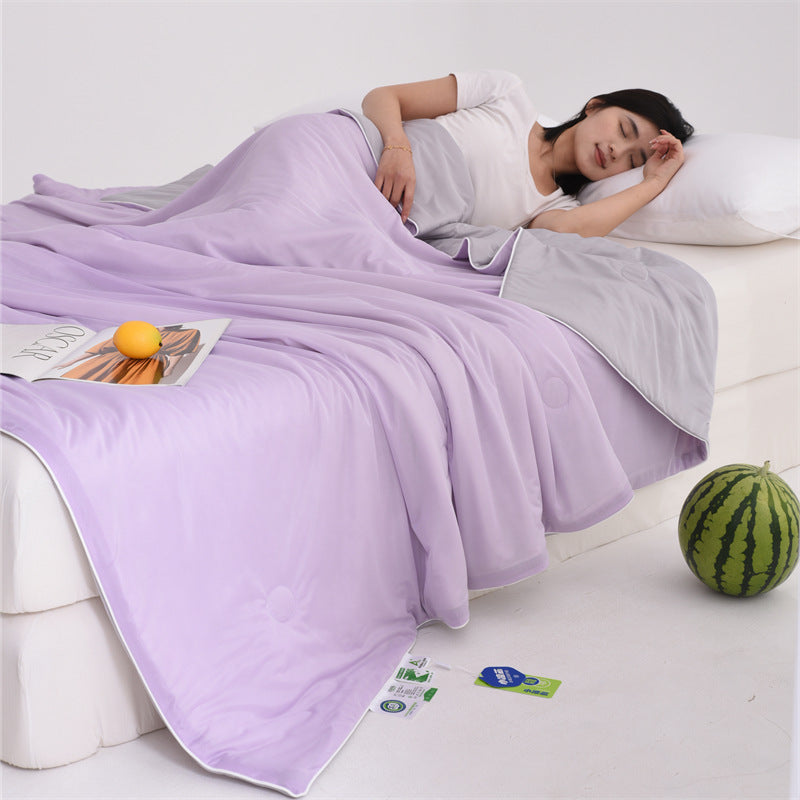 Cool-touch lightweight quilt