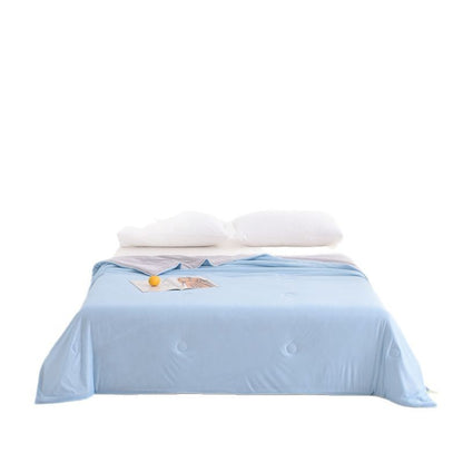 Cool-touch lightweight quilt