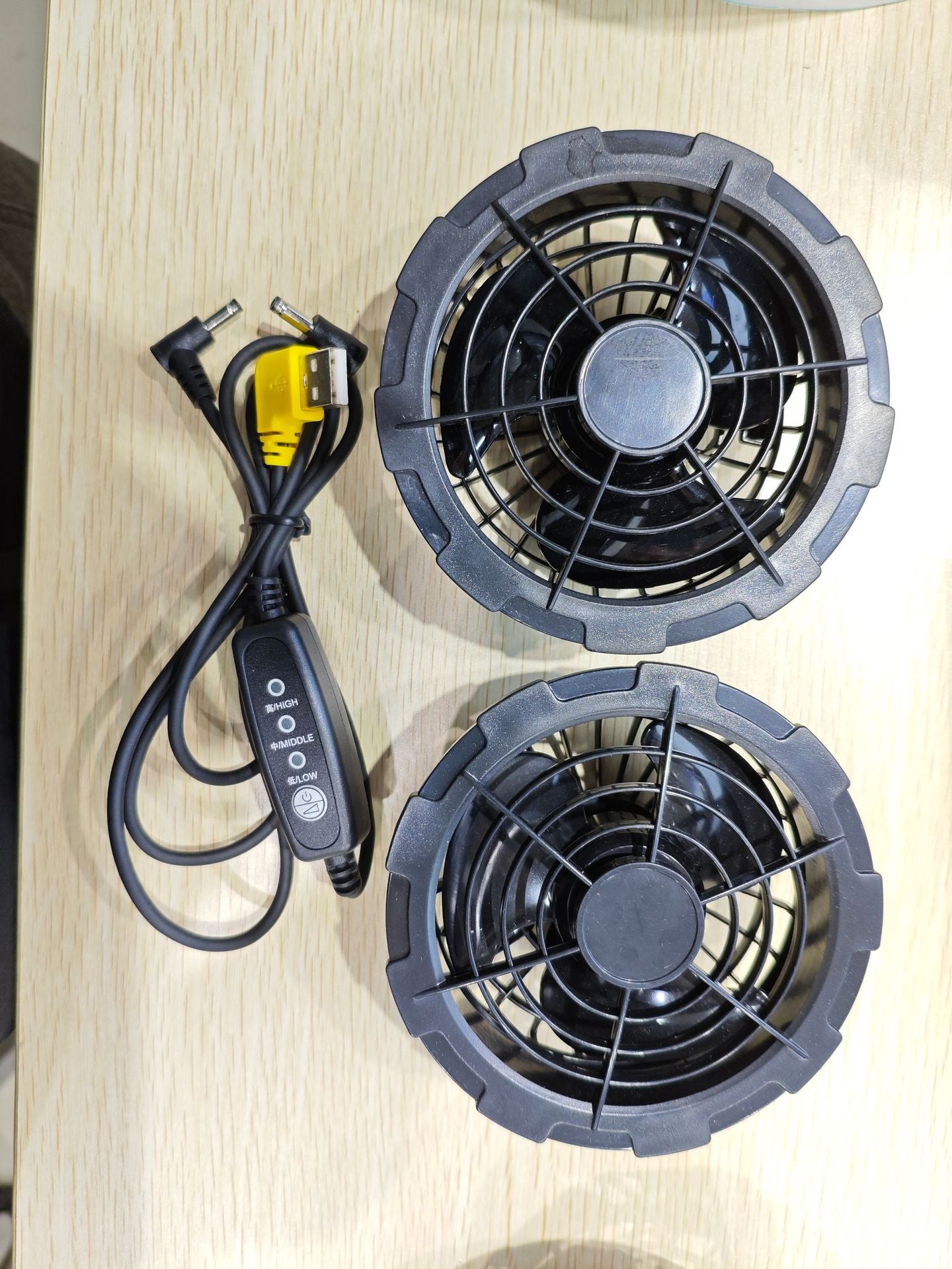 Cooling Vest with Reflective Strips and Built-in Fans