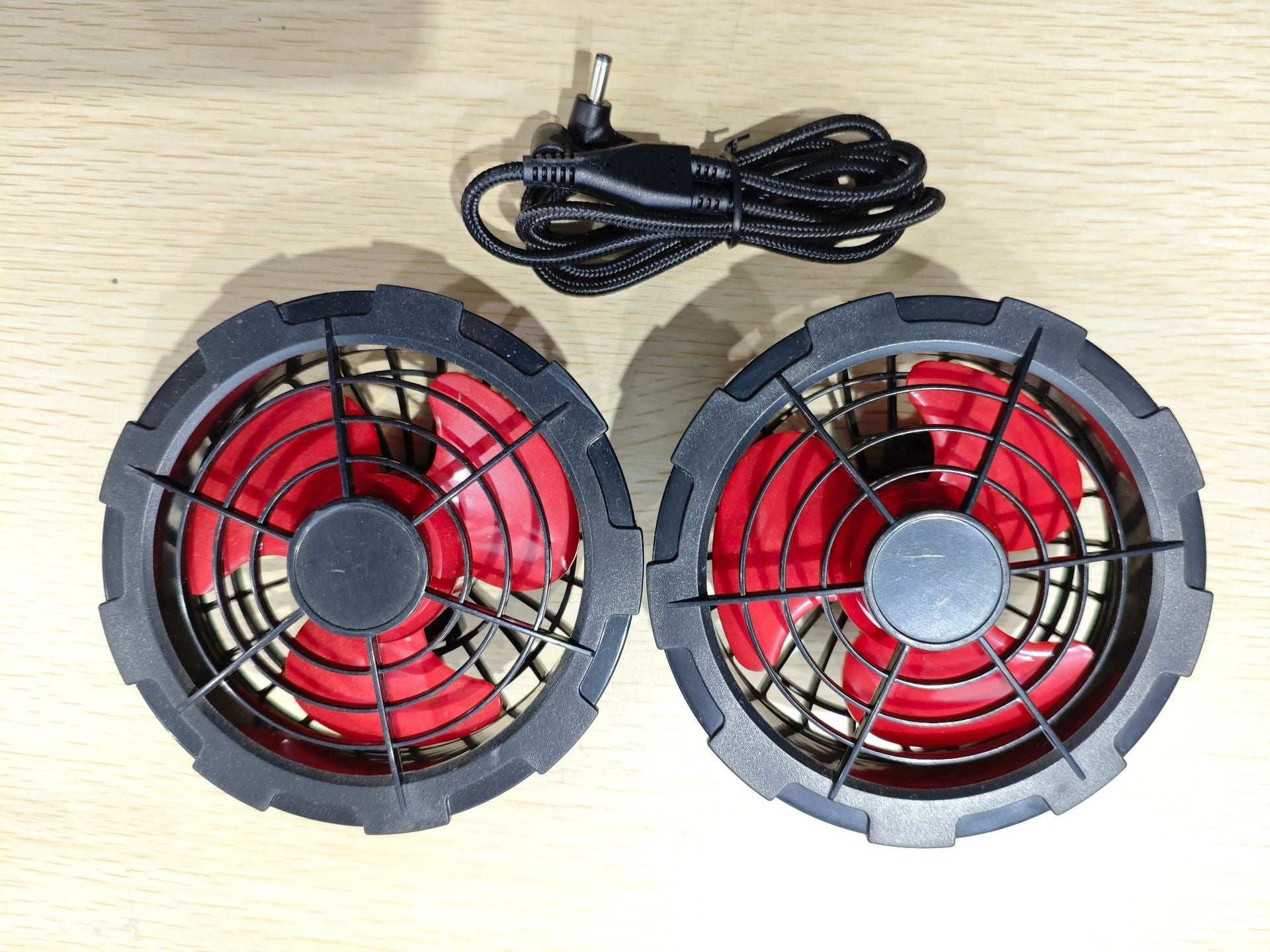 Cooling Vest with Reflective Strips and Built-in Fans