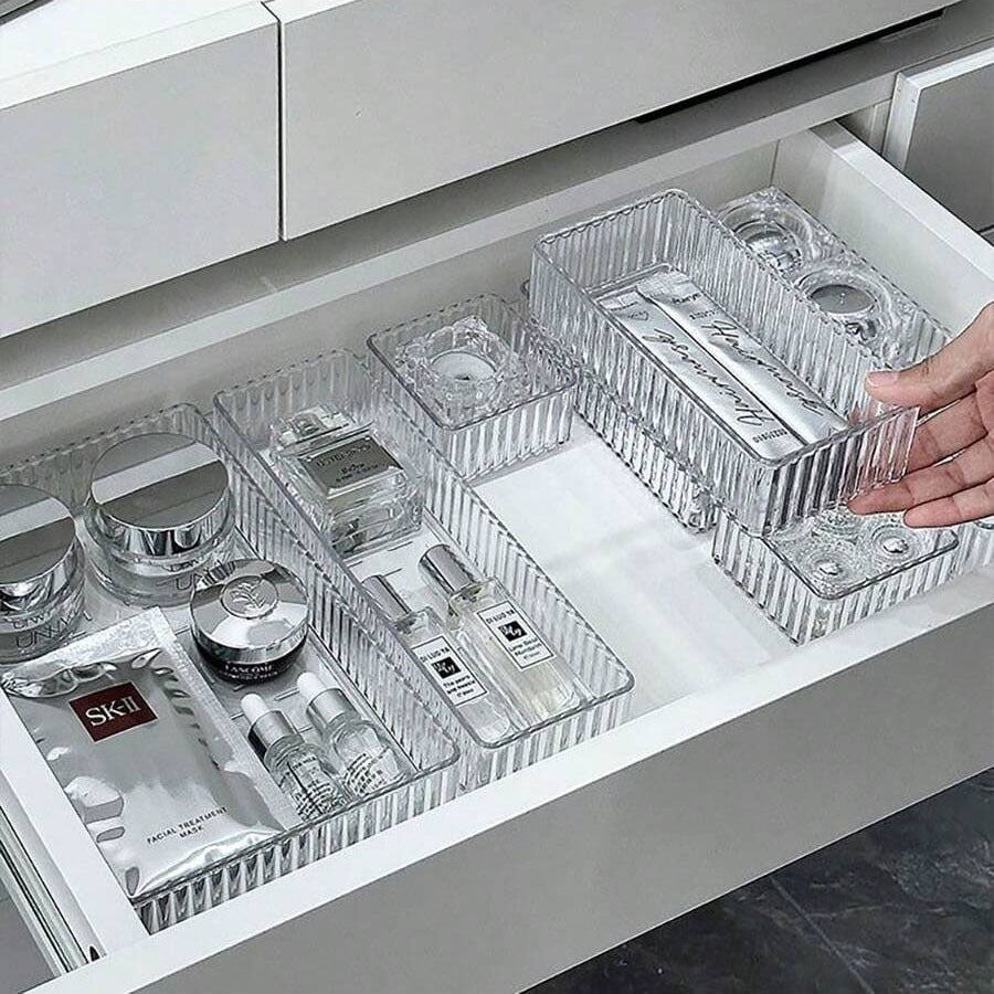 Cosmetics storage box