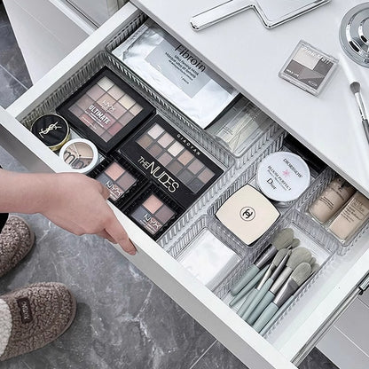 Cosmetics storage box