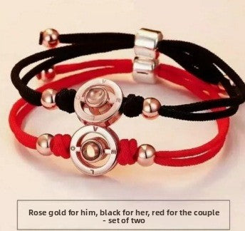 Couple’s bracelet with vibration feedback