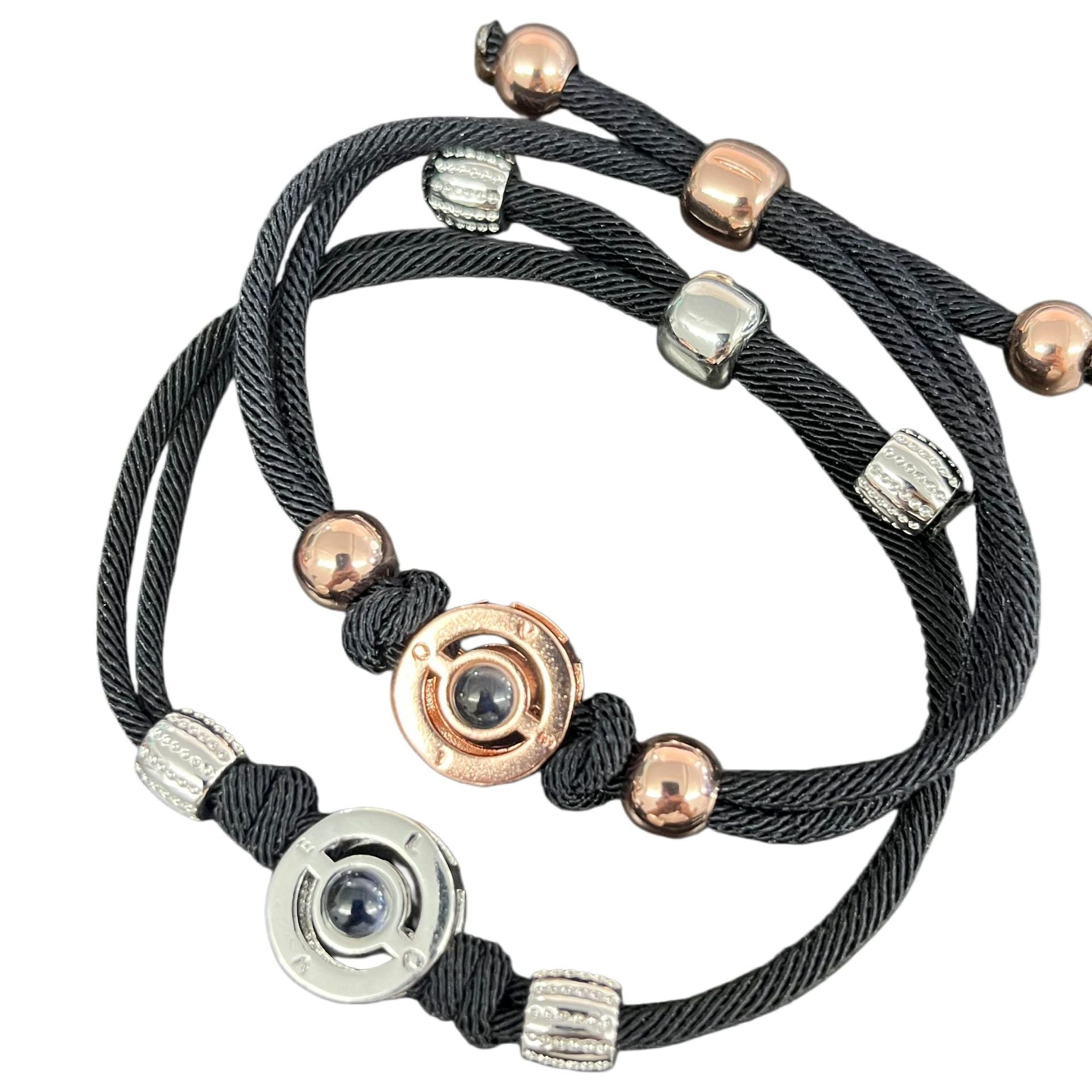 Couple’s bracelet with vibration feedback
