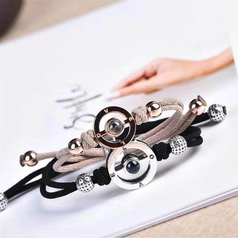 Couple’s bracelet with vibration feedback
