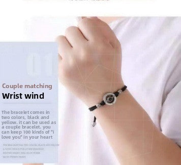 Couple’s bracelet with vibration feedback
