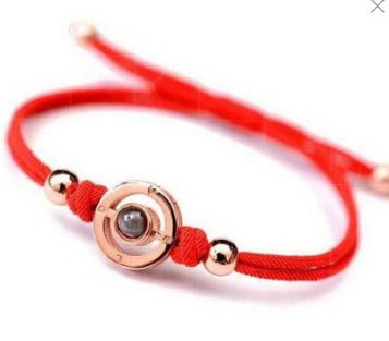 Couple’s bracelet with vibration feedback