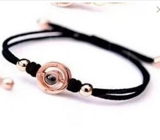 Couple’s bracelet with vibration feedback