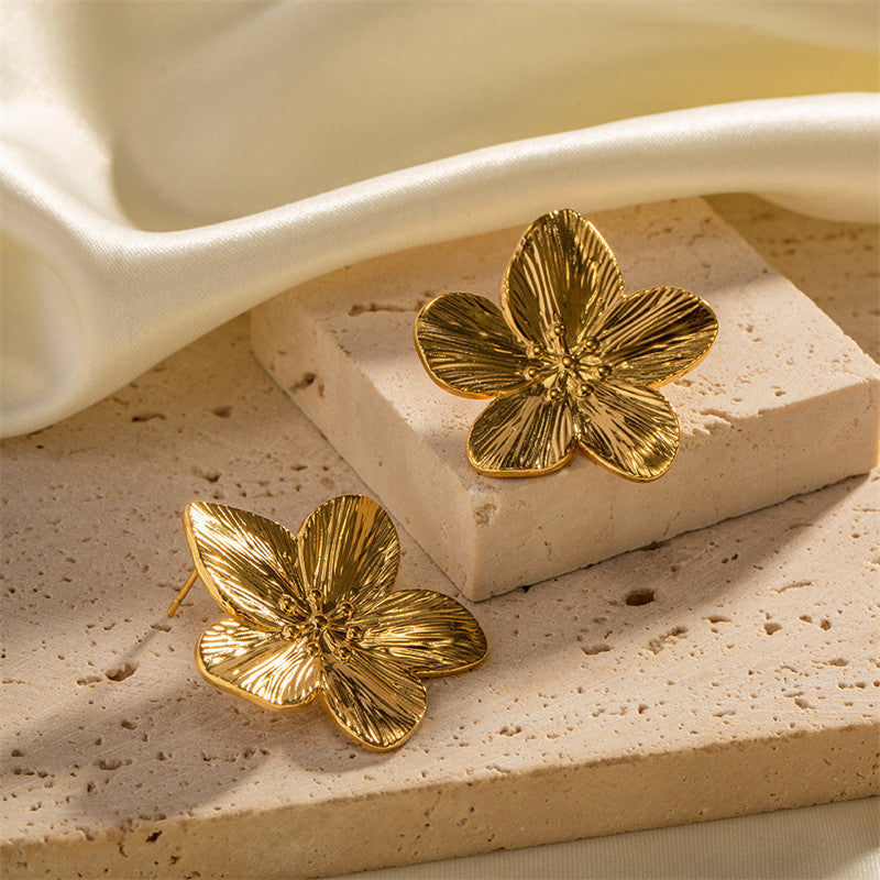 Court-style matte vintage gold earrings
