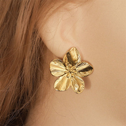 Court-style matte vintage gold earrings