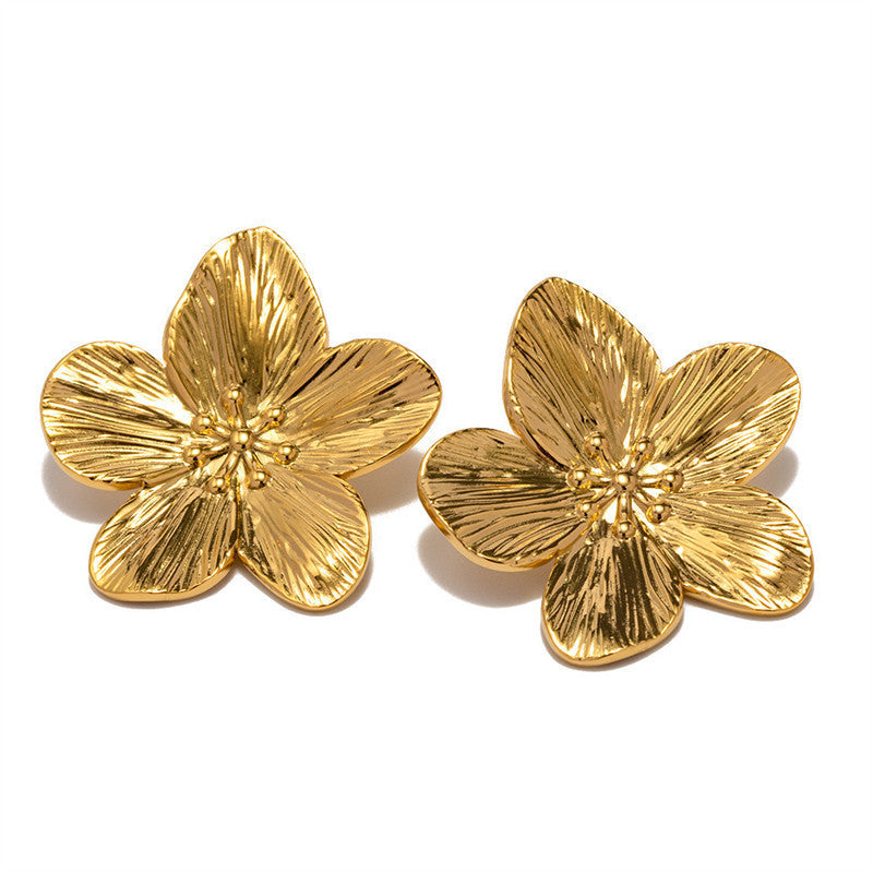 Court-style matte vintage gold earrings