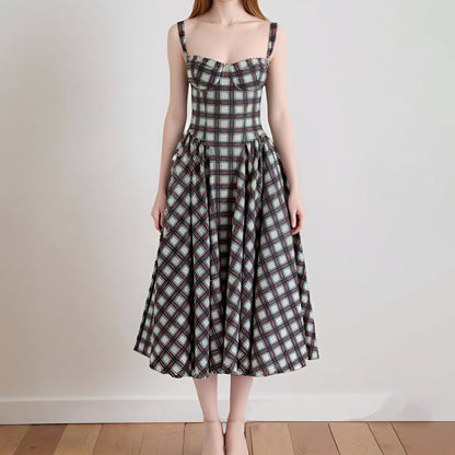 Court-style solid-color dress