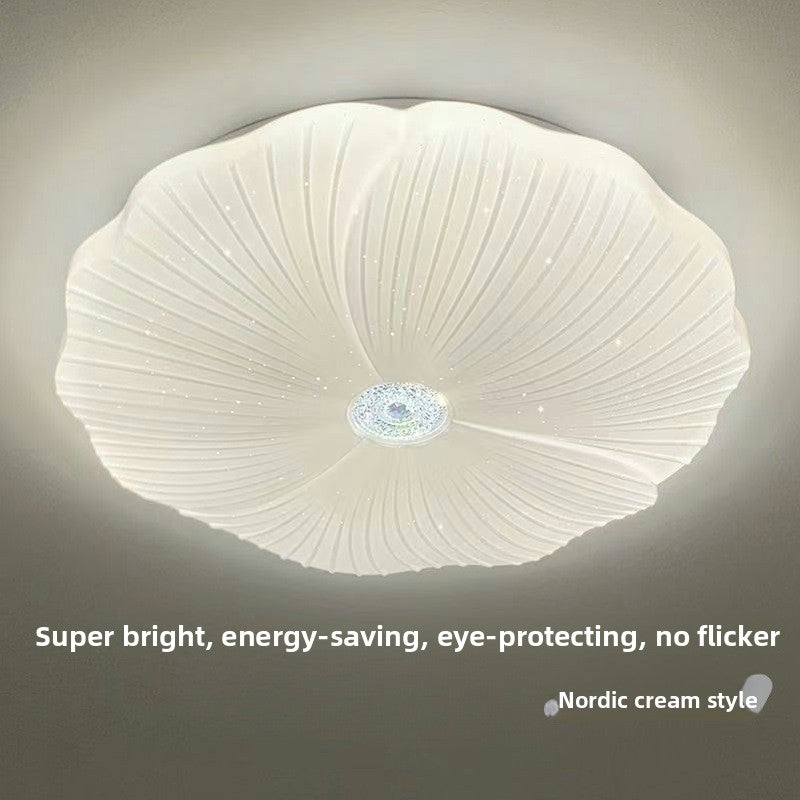 Cream-style ceiling lamp