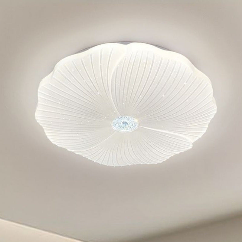Cream-style ceiling lamp