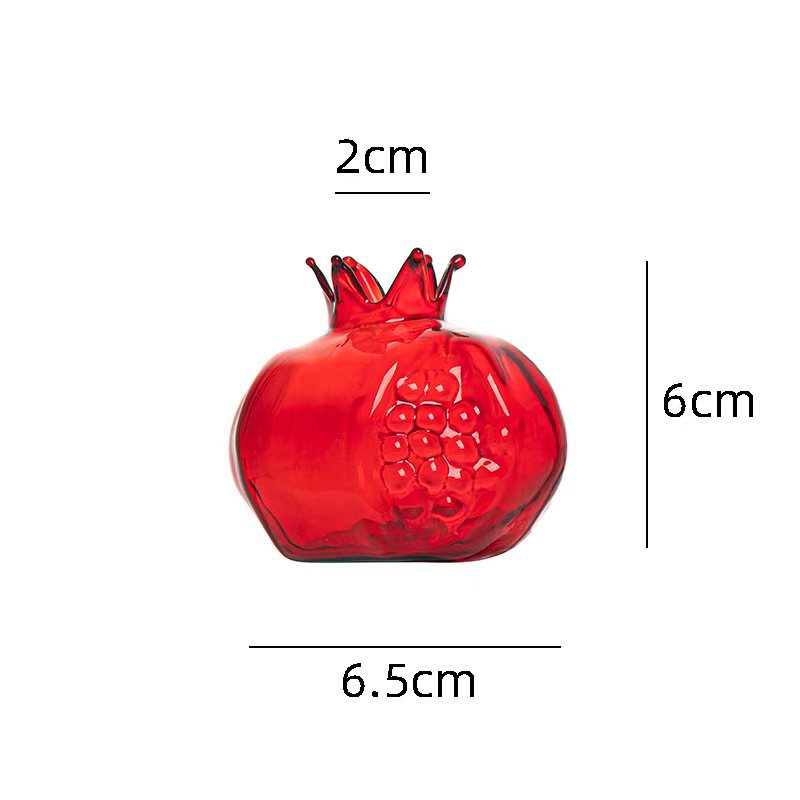 Creative glass ornaments, green plants, and flower vases