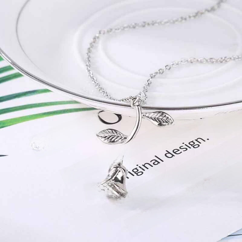 Creative Red Rose Pendant Necklace