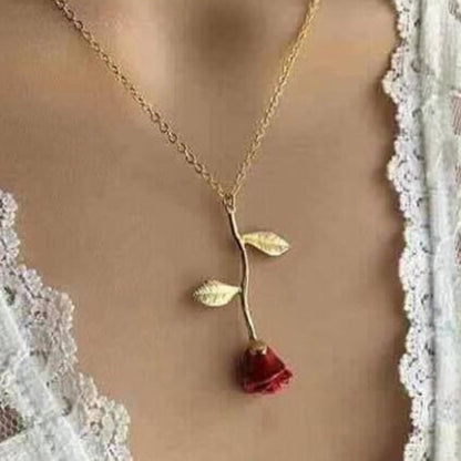 Creative Red Rose Pendant Necklace