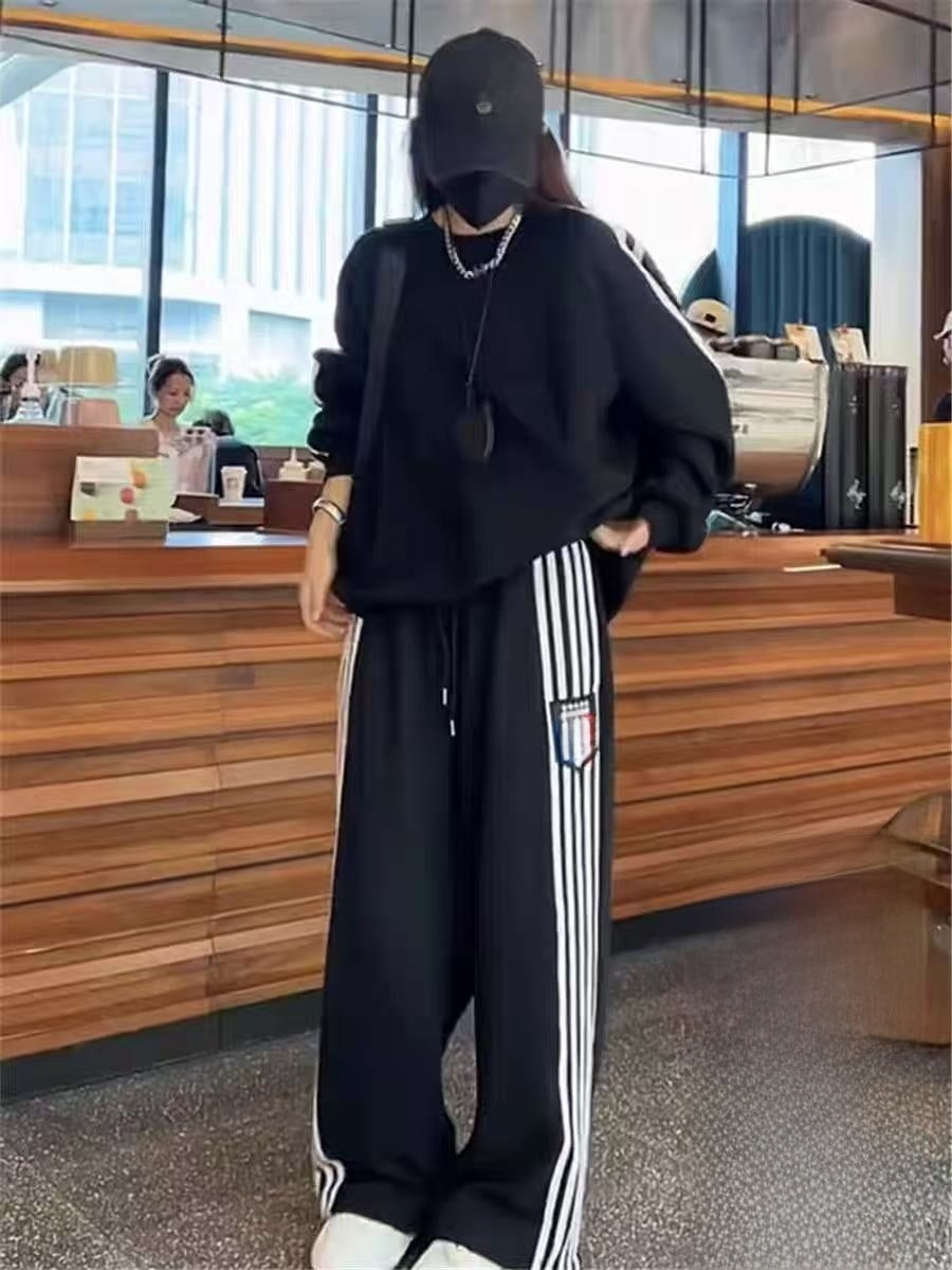 Crew-neck hoodie and wide-leg pants