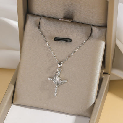 Cross pendant necklace