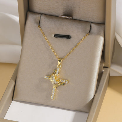 Cross pendant necklace