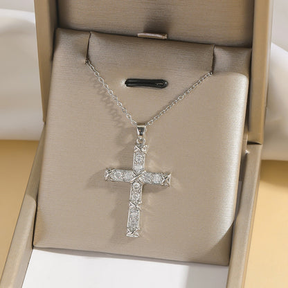 Cross pendant necklace