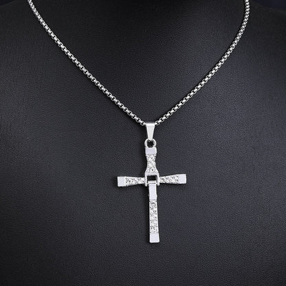 Cross pendant necklace