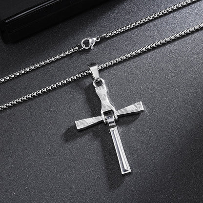 Cross pendant necklace