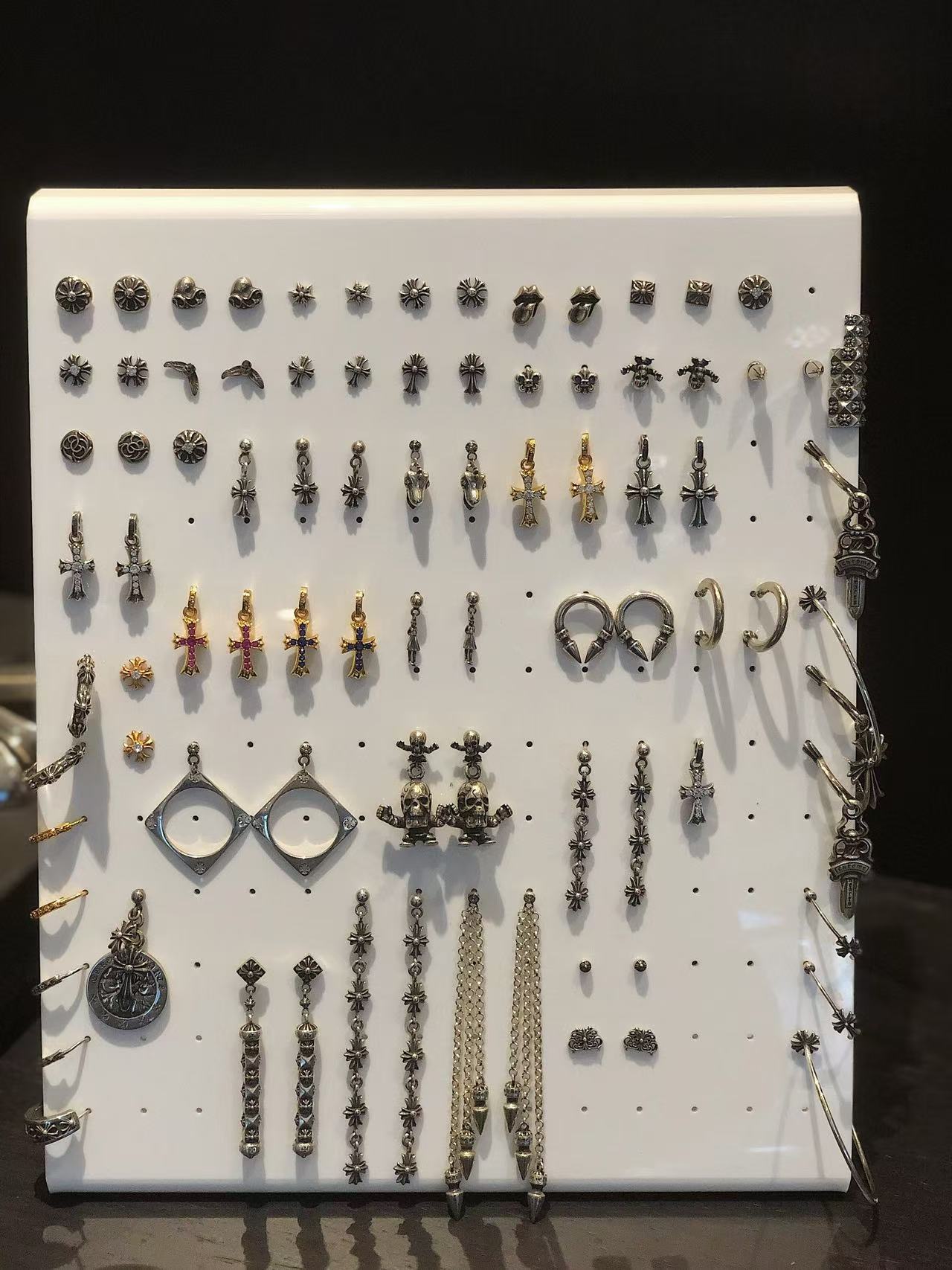 Cross-shaped stud earrings