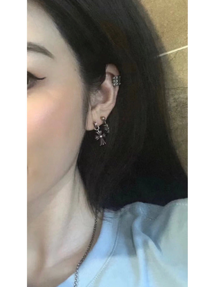 Cross-shaped stud earrings