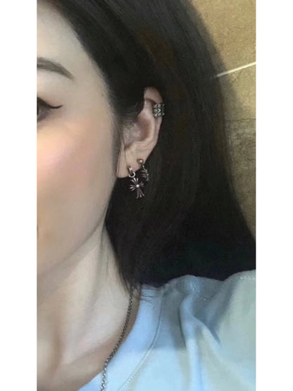 Cross-shaped stud earrings