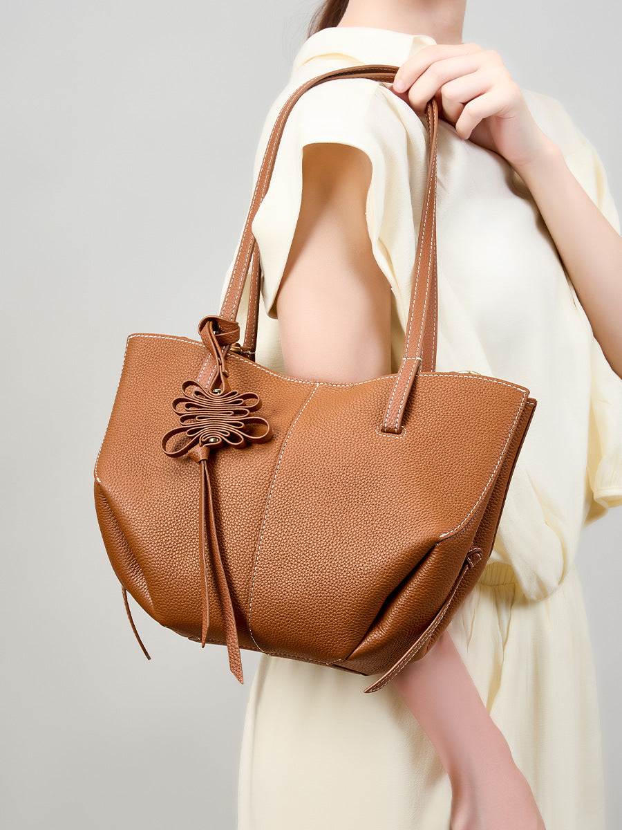 Crossbody leather shoulder bag