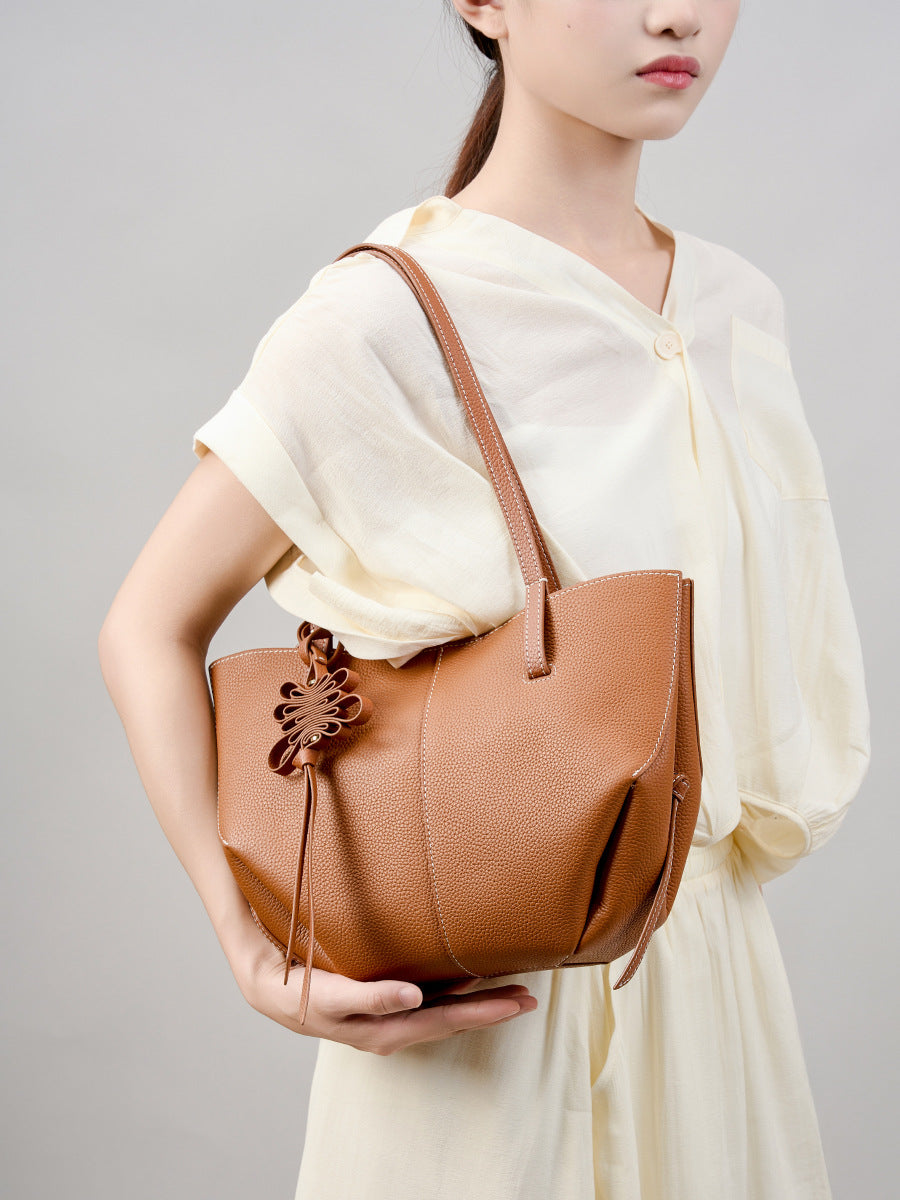 Crossbody leather shoulder bag