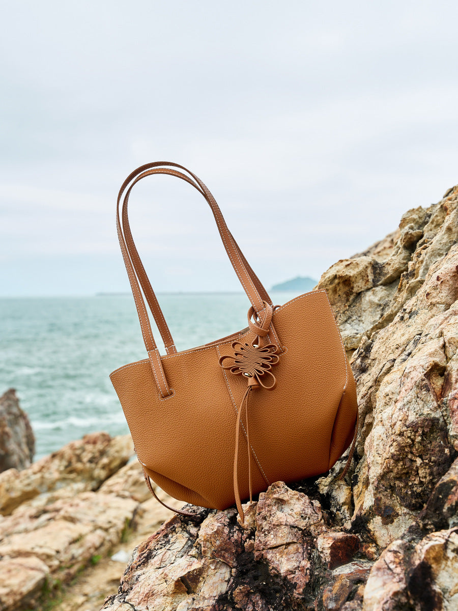 Crossbody leather shoulder bag