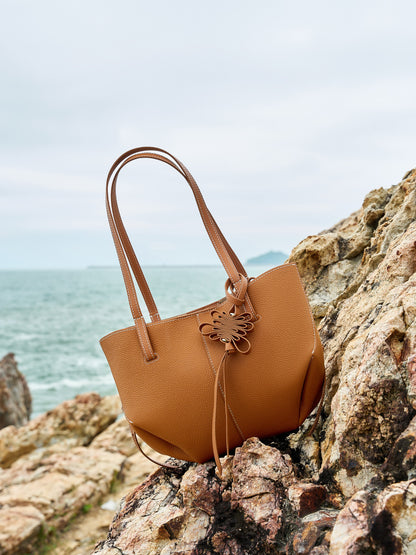 Crossbody leather shoulder bag