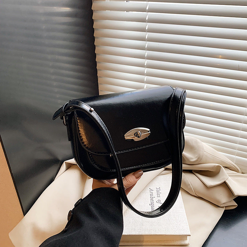 Crossbody saddle bag