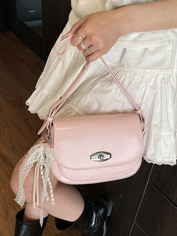 Crossbody saddle bag