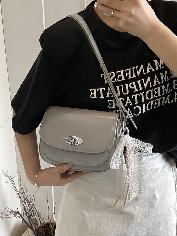 Crossbody saddle bag