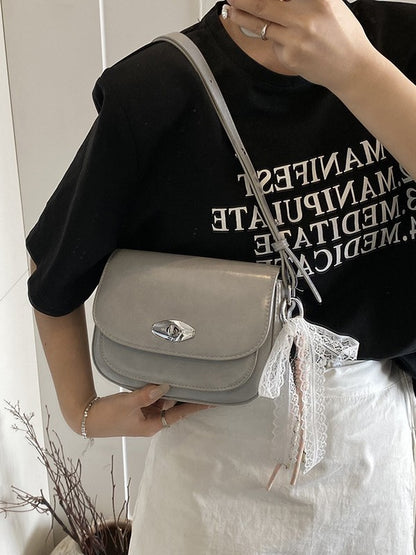 Crossbody saddle bag