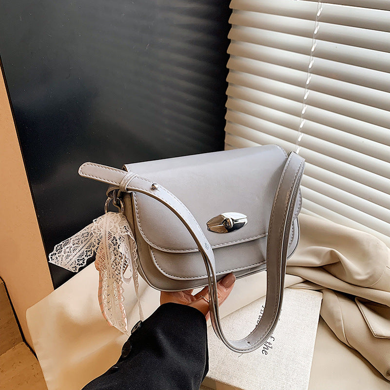 Crossbody saddle bag