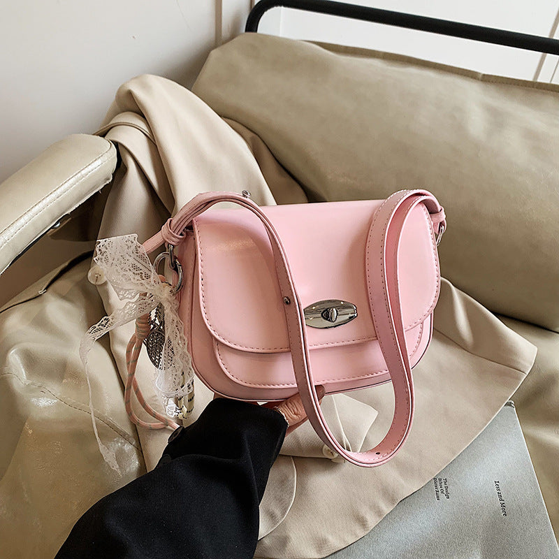 Crossbody saddle bag
