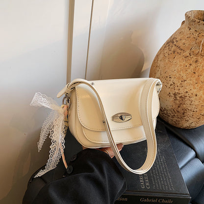 Crossbody saddle bag