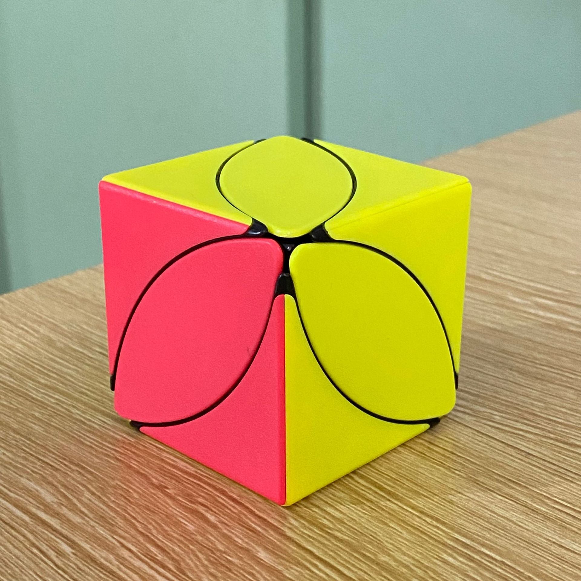 Cube toddler toy