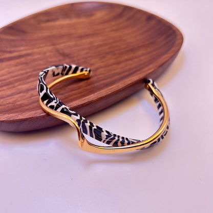Curved Metal-Texture Bracelet