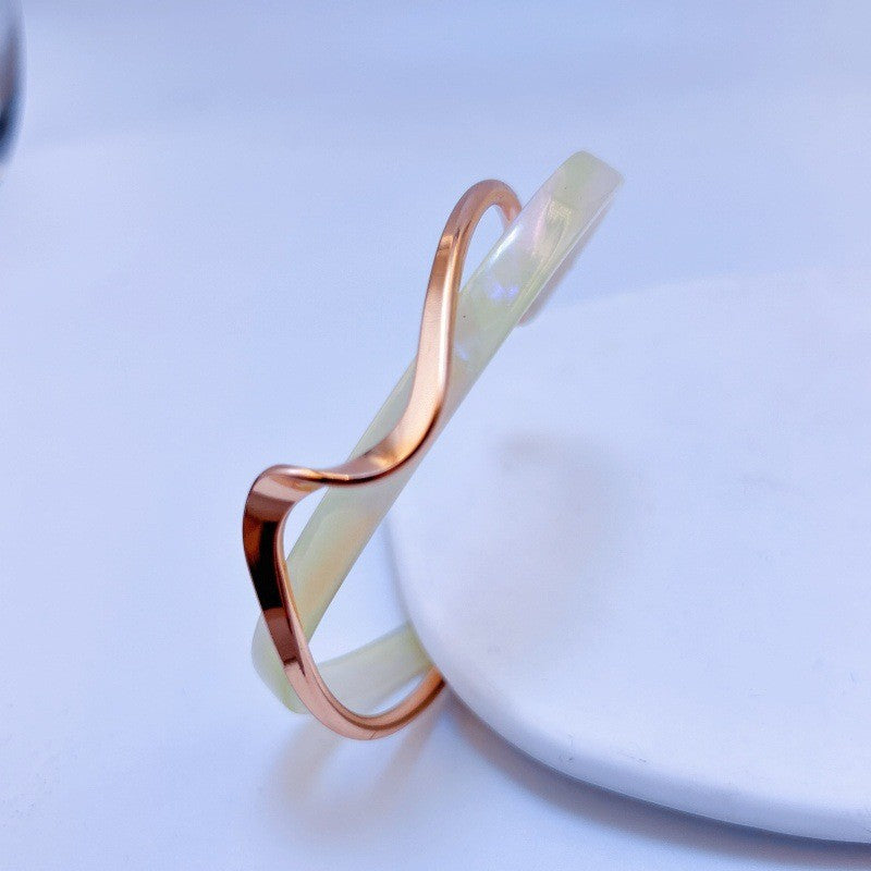 Curved Metal-Texture Bracelet