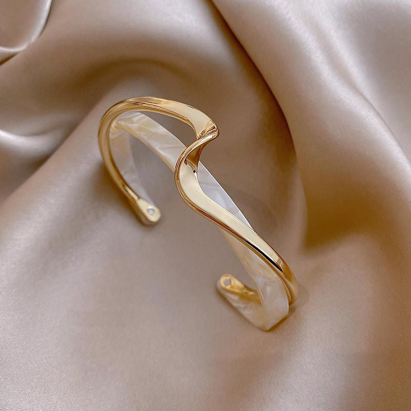Curved Metal-Texture Bracelet